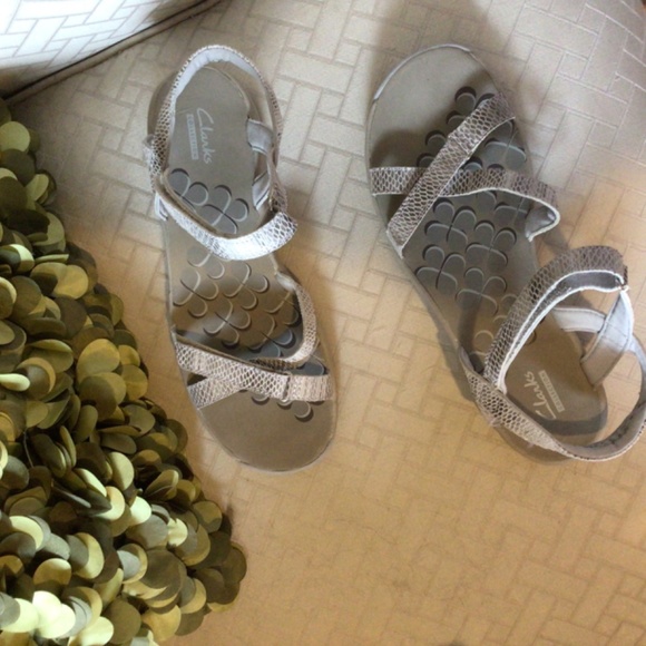 Clarks sandals - Picture 4 of 4